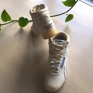 It’s a Women’s World Reebok Sneakers 💫✨